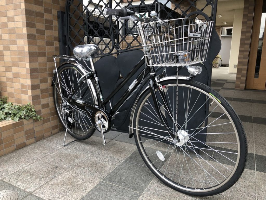 キャリアと両立スタンドを標準装備のシティサイクル 丸石サイクル 